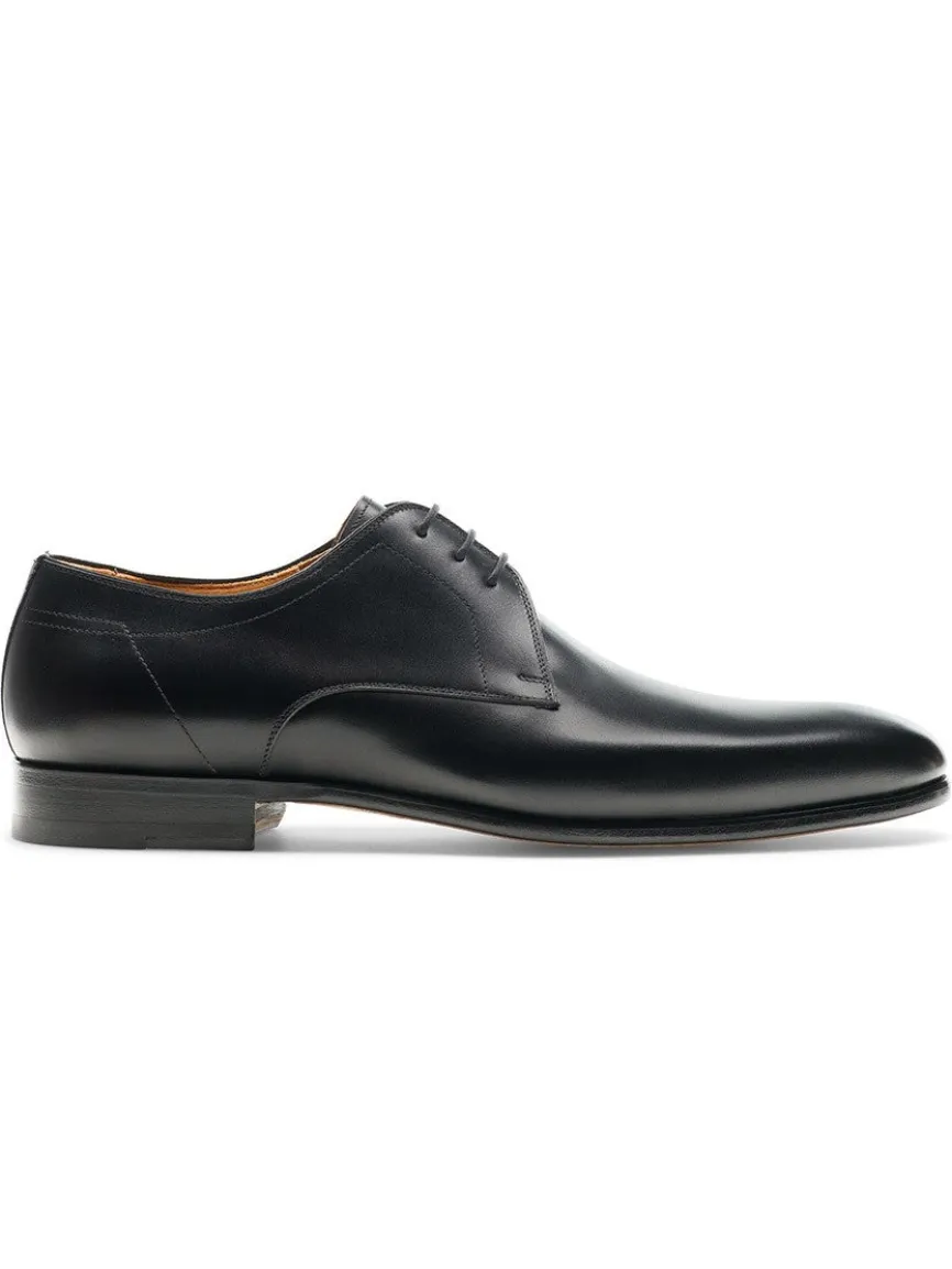 Magnanni Maddin in Black